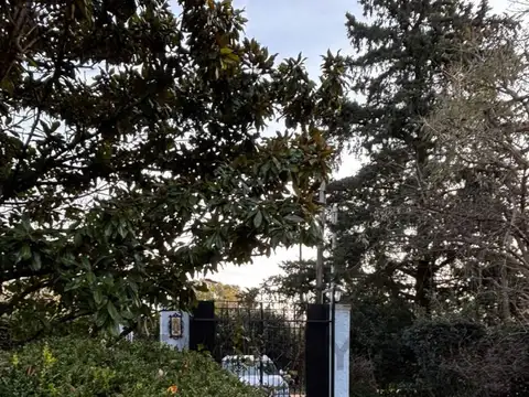 Casa 7 ambientes con 2 baños