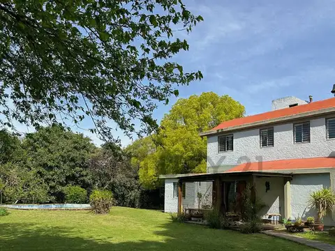 Casa en venta en Villa Elisa de cinco dormitorios