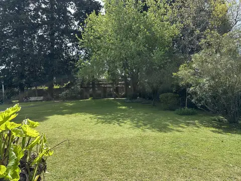 Casa en venta en Villa Elisa de cinco dormitorios