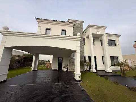 Casa en Venta en Countries y Barrios Cerrados en Esteban Echeverria, USD 419.000