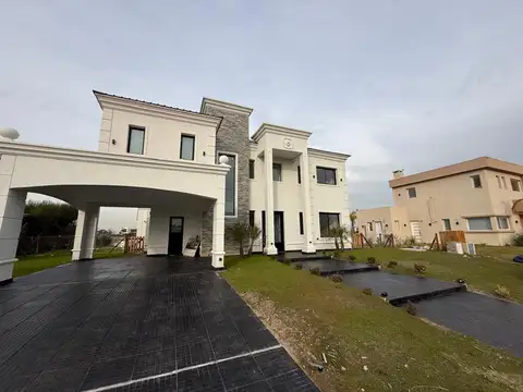 Casa Monoambiente con 3 baños