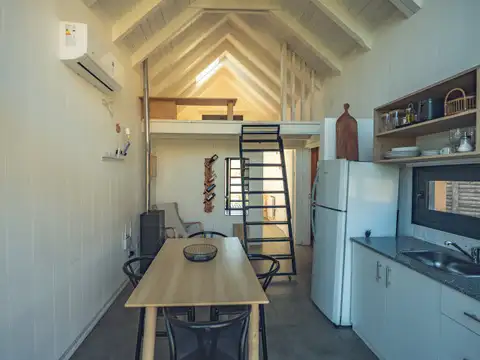CASA DE 2 AMBIENTES CON ENTREPISO