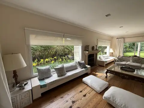 Casa en Alquiler con 4 cocheras