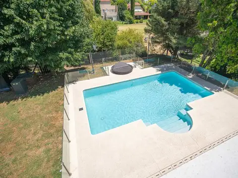 CASA 6 AMBIENTES CON COCHERA-PISCINA- SAINT THOMAS