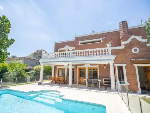 CASA 6 AMBIENTES CON COCHERA-PISCINA- SAINT THOMAS