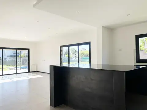 Casa 5 ambientes con 3 baños