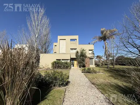 Casa 7 ambientes con 3 baños