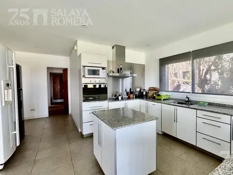 Casa venta 7 ambientes Isla Santa Monica - 3 Pisos Vistas Panorámicas Muelle Privado