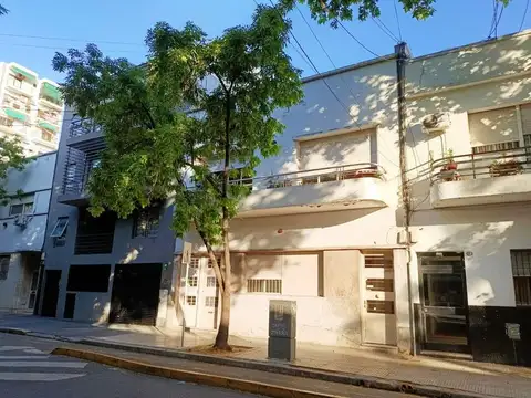 J Alvarez 100, Piso 1