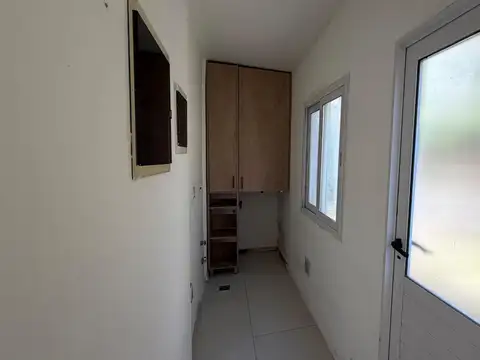 Casa en Alquiler con 2 cocheras