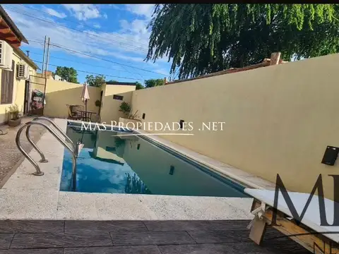 Casa en venta c/ cochera en el centro de San Vicente