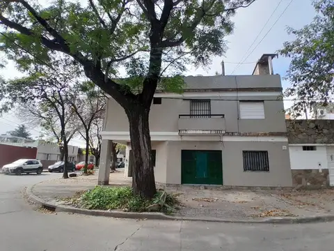 VENTA CASA C/COCHERA EN REPUBLICA DE LA SEXTA