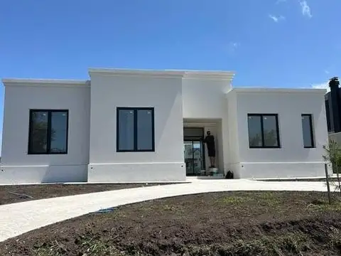 Casa estilo moderno en sector Pradera de Casonas del Haras