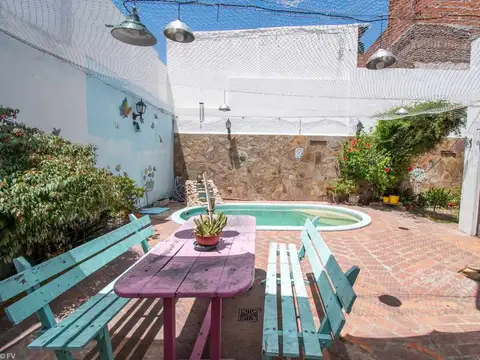 Casa 4 ambientes con 2 baños