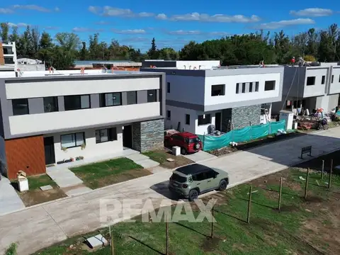 VENTA DUPLEX 5 AMB. A ESTRENAR SPRINGPARK PILAR