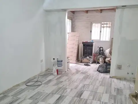  EXCELENTE DPTO 3 AMB EN PB  CON PATIO, MUY BIEN UBICADO LUMINOSO, RENOVADO COMPLETAMENTE A NUEVO 