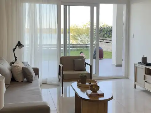 VILA VELA | ALQUILER TEMPORARIO AMOBLADO CON JARDÍN PRIVADO FRENTE A LA LAGUNA