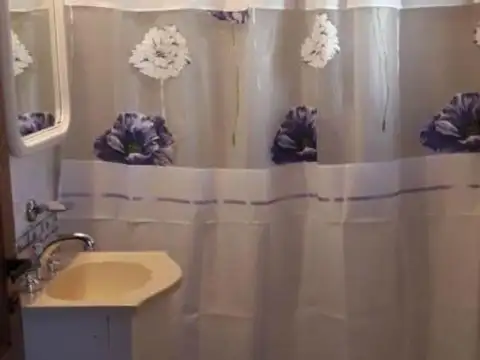 VENTA DE CASA 6 AMBIENTES CON COCHERA