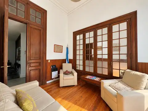 Venta de Departamento 6 Ambientes con Dependencia en el edificio LA INMOBILIARIA en Monserrat
