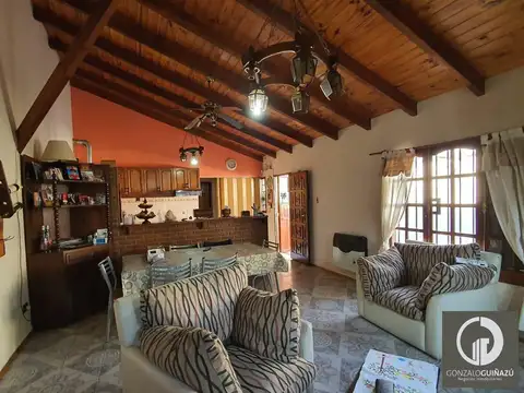 Casa en Venta con 2 cocheras