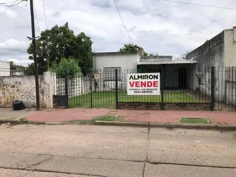 Venta | Casa | 2 Dormitorios | Cocheras | Capitán Bermúdez | Barrio Centro