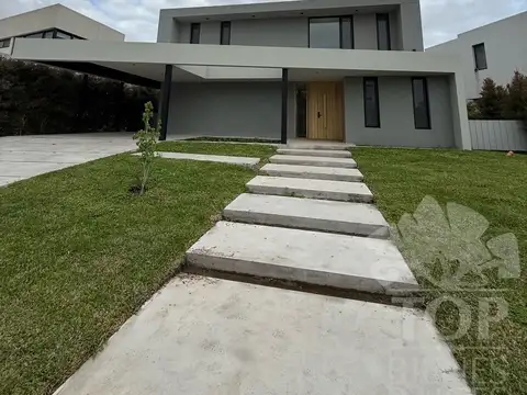 Casa en Alquiler en Laguna Grande, USD 4.000