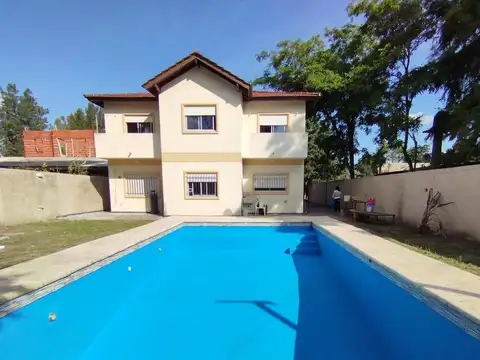 CASA 6 amb c/Pileta Bo. Semi Cerrado - La Reja - PERMUTA
