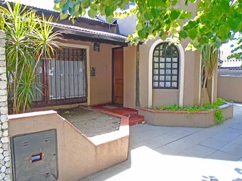 VENTA CASA 4 AMBIENTES EN CARAPACHAY