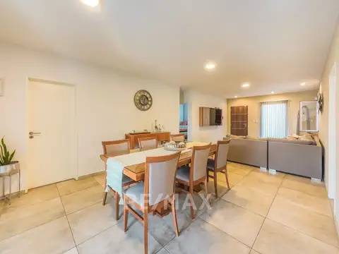 VENTA CASA 2 DORMITORIOS B° FINCA COSTA SERENA