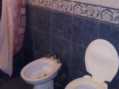 Casa 4 ambientes con 1 baño