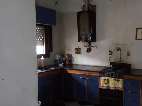 venta Casa 4 ambientes sobre lote propio. La Tablada