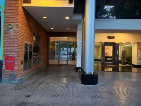 Monoambiente Contra Frente Con Balcón Y Cochera fija