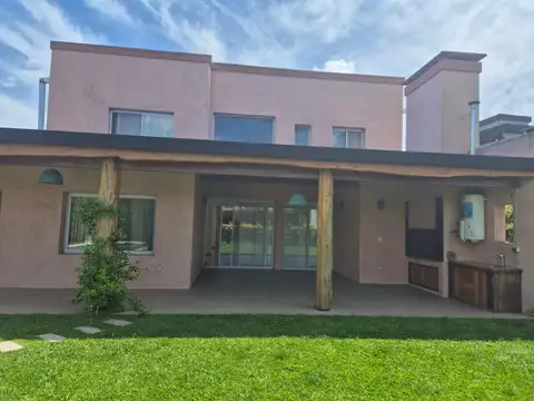 Casa en Alquiler de 4 dormitorios