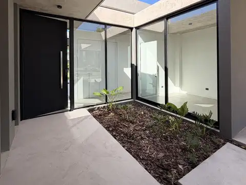 Casa 6 ambientes con 4 baños