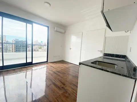 Monoambiente con balcón en venta Monserrat