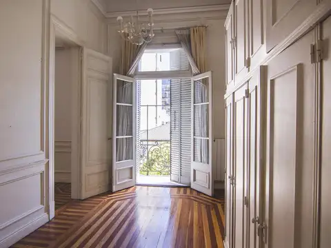 Departamento de 6 Ambientes. Estilo francés. Reciclado a nuevo. Balvanera