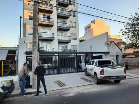 Departamento dos amb en alquiler Moron