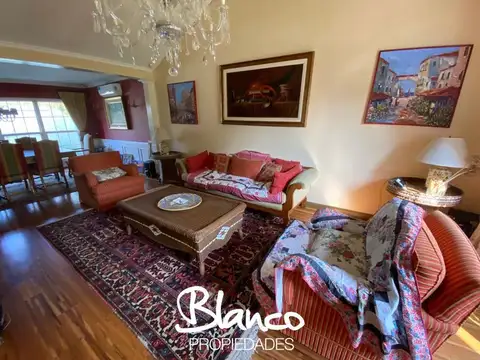 Casa 5 ambientes con 3 baños