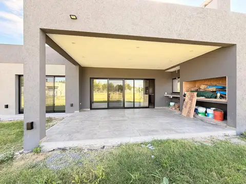 Casa en Venta con 5 cocheras