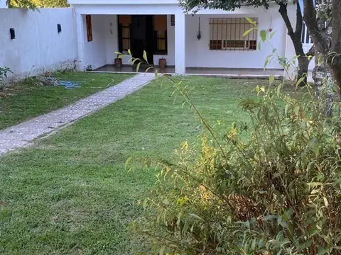 Casa en venta - 2 Dormitorios 1 Baño - Alpa Corral