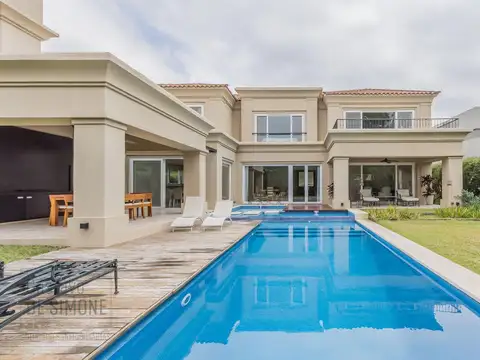 VENTA CASA 6 AMBIENTES DE CATEGORIA EN LAS CALETAS - NORDELTA