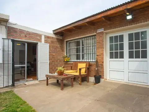 Casa 4 ambientes con 2 baños