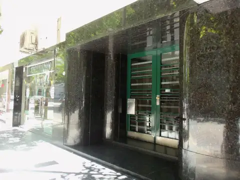 Luminoso departamento de 3 ambientes c/ dependencia - Balvanera