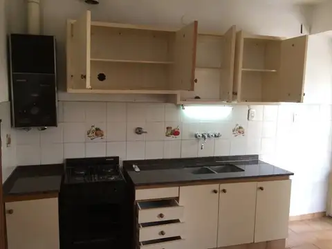 Casa en Alquiler en Alberdi, $ 500.000