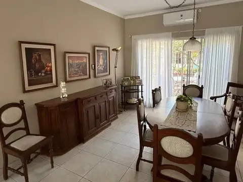 Casa 5 ambientes con 4 baños