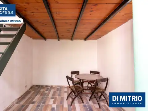 ¡Casa en lote propio con patio y gran terraza en Boedo, con potencial para proyectar!