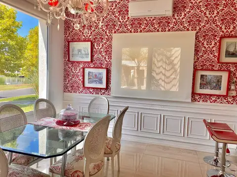 Casa en Alquiler con 1 cochera