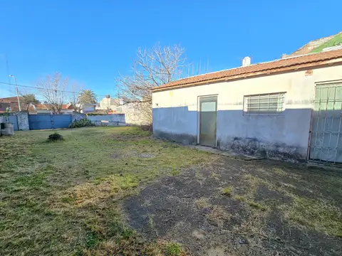 Lote de 433m2 con depósito de 144m2 - Dorrego y Laprida