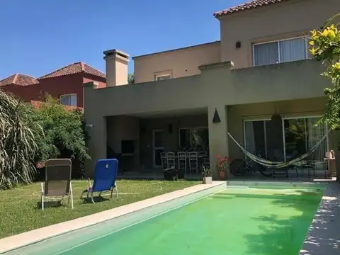 Casa en Venta en Las Orquideas, USD 248.000