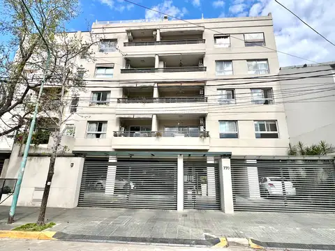 La Lucila: Moderno Departamento de 2 Plantas, 2 Cocheras.  123 m² con Terraza y Balcón. Amenities.